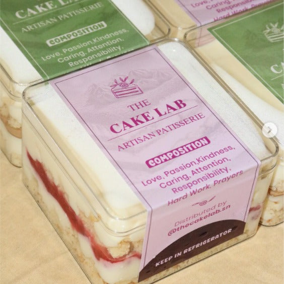 Cake jar The Cake Lab, gâteau en couches à la fraise dans un pot transparent