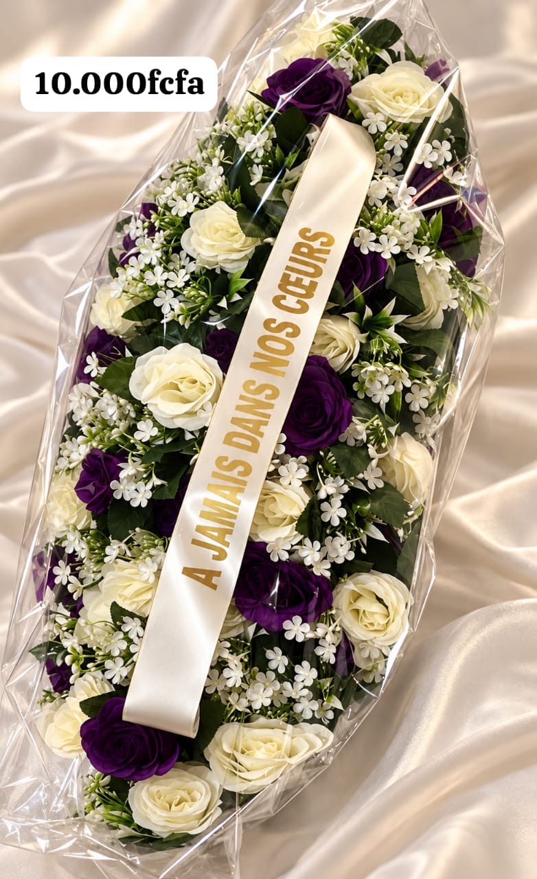 Gerbe longue de roses violettes et blanches, ruban « À jamais dans nos cœurs »